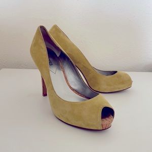 GUESS heels